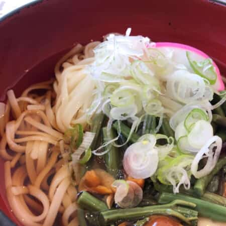 冷やし山菜うどん｜泡瀬で寿司・うな重のテイクアウト・デリバリーなら和酒房 山本