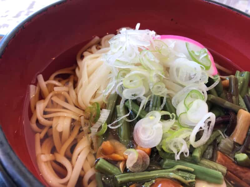 冷やし山菜うどん｜泡瀬で寿司・うな重のテイクアウト・デリバリーなら和酒房 山本