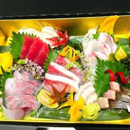 お造り盛合わせ（Assorted Sashimi）｜泡瀬で寿司・うな重のテイクアウト・デリバリーなら和酒房 山本