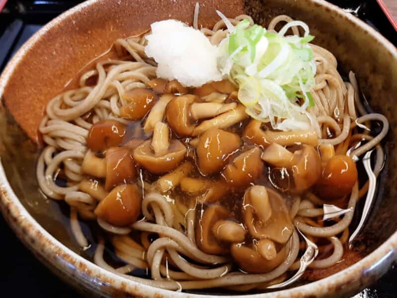 冷やしなめこ蕎麦｜泡瀬で寿司・うな重のテイクアウト・デリバリーなら和酒房 山本