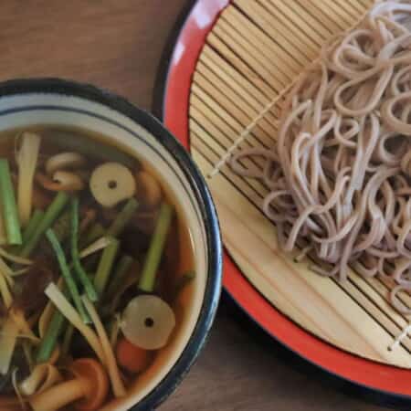 冷やし山菜蕎麦｜泡瀬で寿司・うな重のテイクアウト・デリバリーなら和酒房 山本