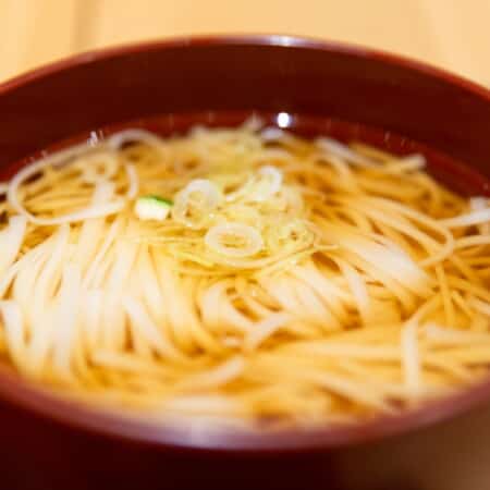 かけうどん｜泡瀬で寿司・うな重のテイクアウト・デリバリーなら和酒房 山本