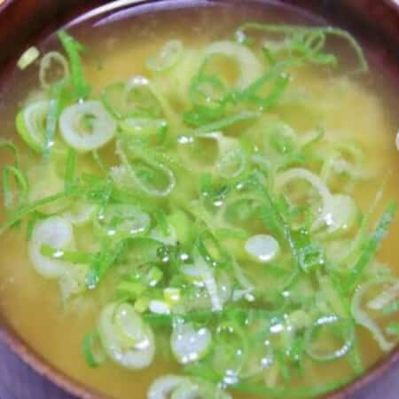 赤出汁 味噌汁（Miso soup）｜泡瀬で寿司・うな重のテイクアウト・デリバリーなら和酒房 山本